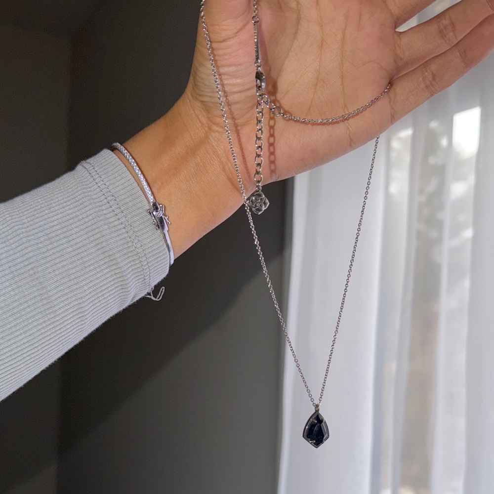 Kendra Scott Faceted Stone Pendant Necklace | Silver Tone • Minimal Chic